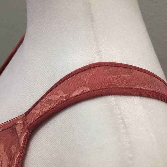 Wacoal underwire bra with lined lace cups and adjustable straps. Coral. 34DDD - Picture 5 of 9